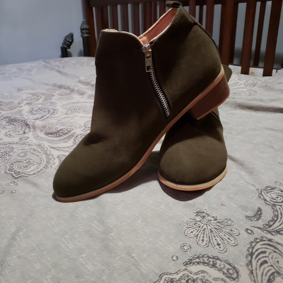 Waterproof ankles  boots - Picture 2 of 2